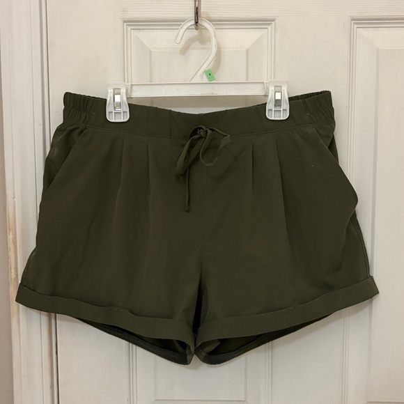 BOGO!! Zyia Women’s Active Wear Shorts in Olive Green - Picture 4 of 8